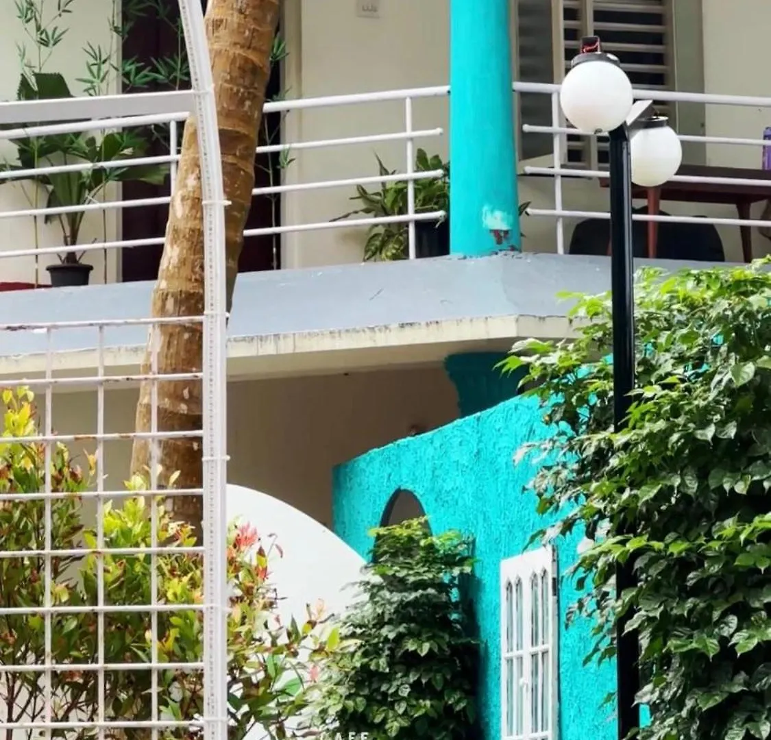 民宿 Roba- Beachcafe & Luxurystay 坎努尔